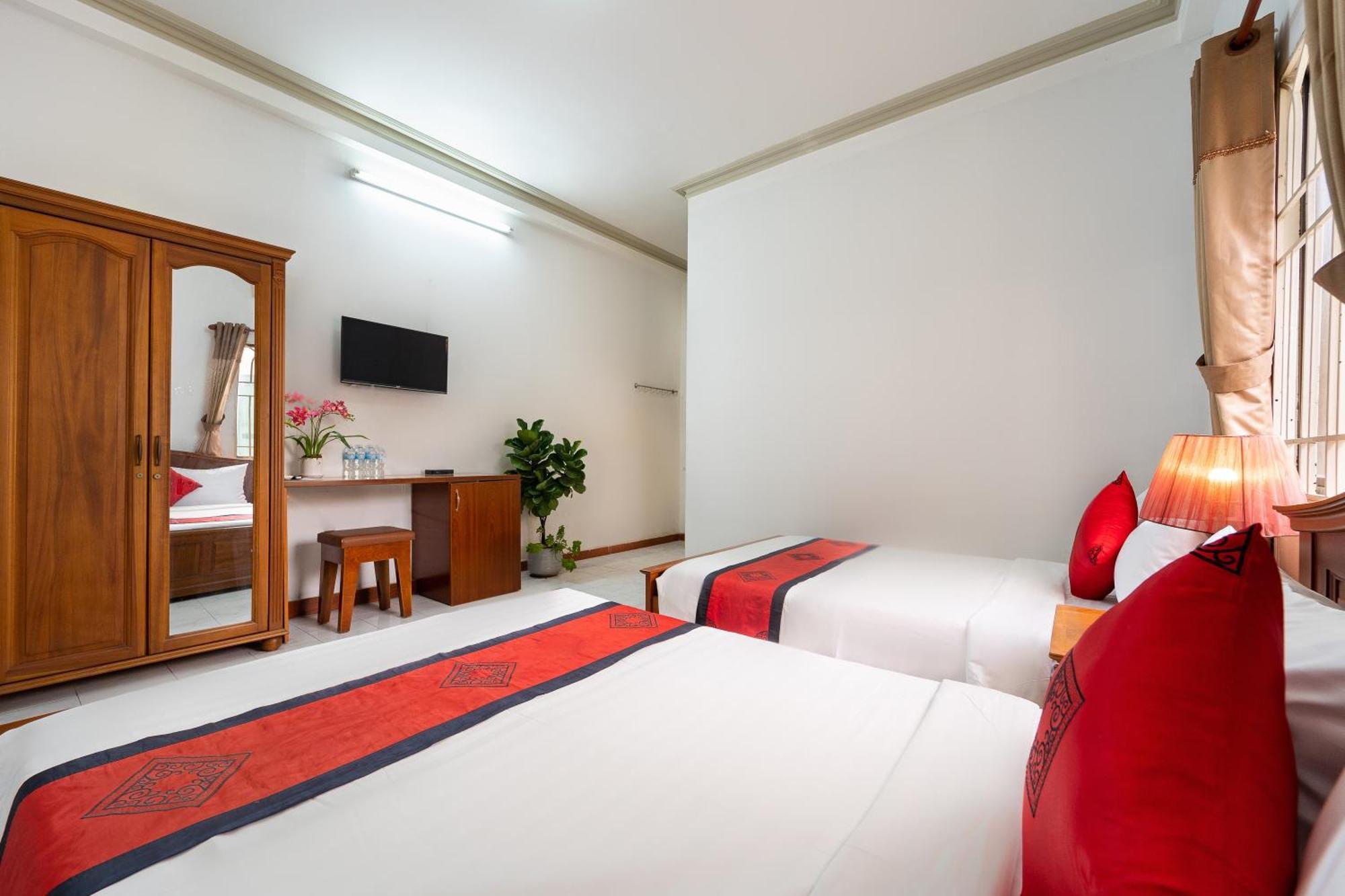 Collection O Madam Cuc Hotel Хошимин Экстерьер фото